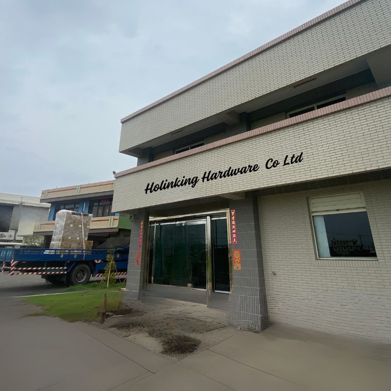 Holi8nking Hardware (7)